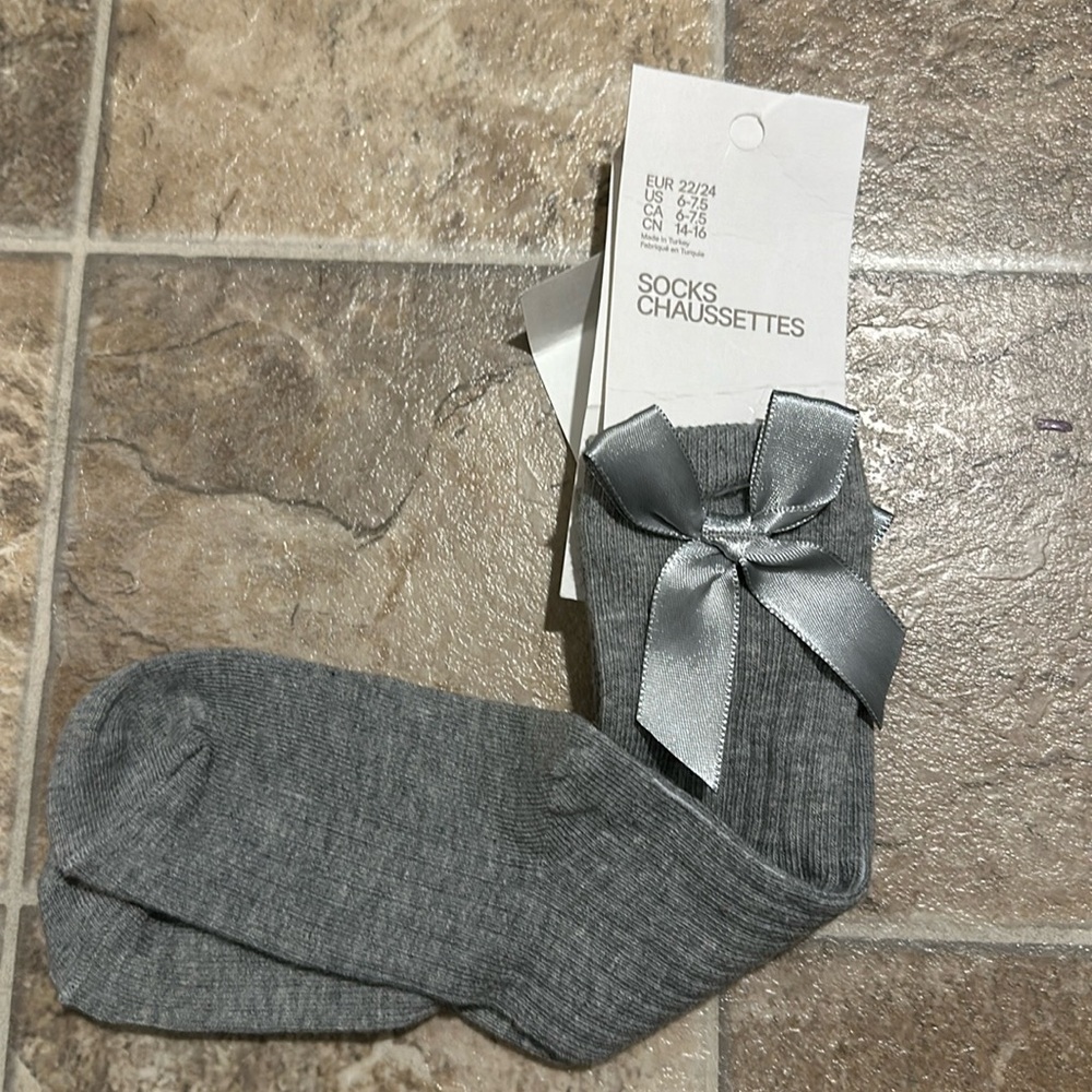 *$2 with bundle* NWT H&M socks